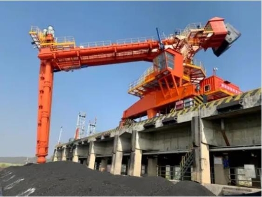 1200t / h Screw Ship Unloader นำไปใช้กับท่าเรือ