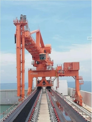 1200t / h Screw Ship Unloader นำไปใช้กับท่าเรือ