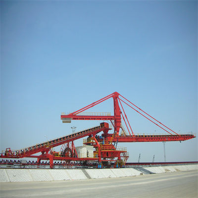 ที่มีประสิทธิภาพสูง Slewing Cantilever Stockyard Stacker สำหรับการจัดการถ่านหิน