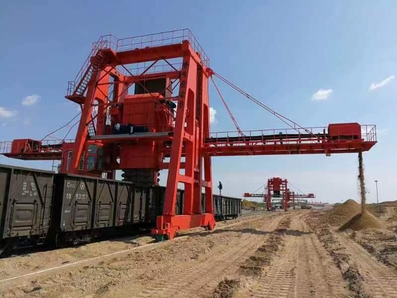 1,500 Tph Self Propelled Ship Unloader สำหรับขนถ่ายสินค้าจำนวนมากที่ท่าเรือ